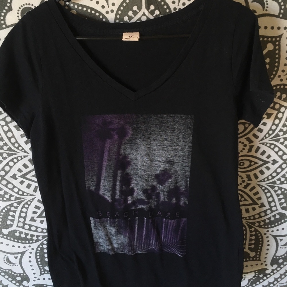 Hollister graphic tee